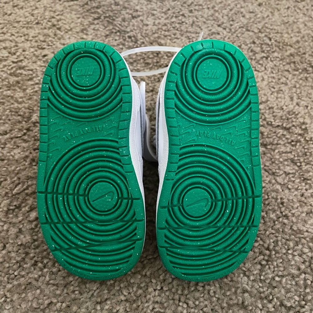 Kids Nike Shoes - Picture 2 of 6